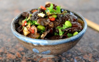 Cách làm salad nấm mộc nhĩ lạ miệng ngày đông